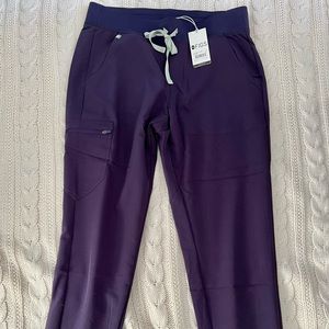 Figs scrubs
women's Purple Shadow Zamora™ - Jogger Scrub Pants
New with tags